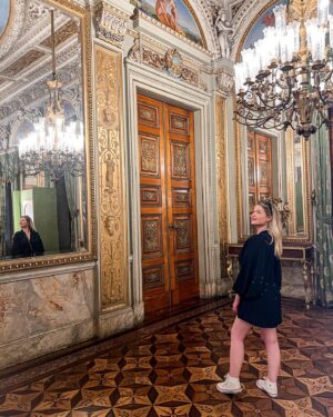 Julia Simoura Instagram - uma acadêmica de direito e amante de história se aventurando pelo palácio do catete e pela história da república brasileira