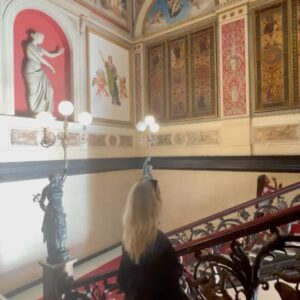 Julia Simoura Instagram - uma acadêmica de direito e amante de história se aventurando pelo palácio do catete e pela história da república brasileira