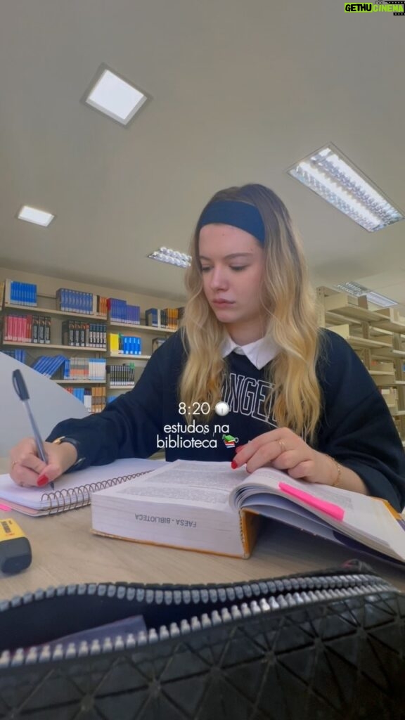 Julia Simoura Instagram - mais um vlogzinho de um dia comigo como acadêmica faeser de direito em semana de provas 🩵⚖️ - @faesa_oficial