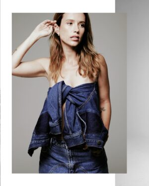 Juliana Didone Instagram - Juliana Didone 
por @priscillahaefeli 
styling @marianabarreto 
make @yagomaia

veste @nkstore
acessórios @mundolilac
