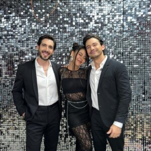 Juliana Velásquez Instagram - N o c h e  i n o l v i d a b l e 🥹💃🏽❤️‍🔥📺🎙️
•
•
•
Con esta compañera y ejemplo de la vida 💘 @greeicy 
Eres maravillosa. 

Gracias por tu generosidad y por abrirme las puertas de tu Team y por presentarme al precioso y talentoso Nehemías ❤️‍🔥

Vamos es con toda en esta semifinal mi muchachooooo!!!! @lavozkidscolombia 

¿Quieren ver la presentación completa?