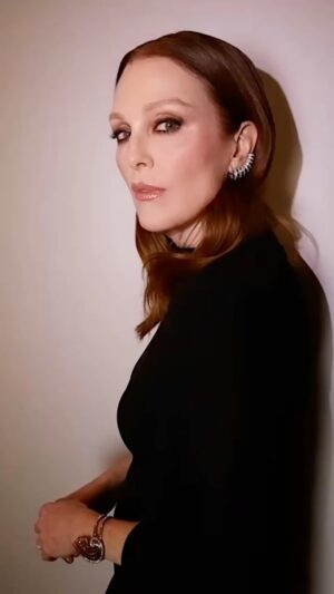 Julianne Moore Instagram - #GothamAwards2023
💄@hungvanngo @jaydenhopham
💇‍♀️ @hairbyorlandopita
👗@kateyoung  @nataliegilhool  @ysl @anthonyvaccarello @belperron
💅@ginailsinc
💆‍♀️ @fabricioormonde 
@thegotham