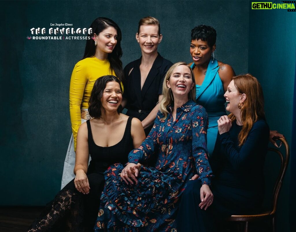 Julianne Moore Instagram - It’s was an honor to speak with these amazing women about their movies for @latimes_entertainment Such extraordinary work from @emilybluntofficial @tasiasword @americaferrera #sandrahüller @evehewson - I was thrilled by their performances AND they are sooooo fun to be with ❤️ Thanks for having us @latimes !!