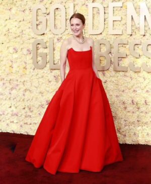 Julianne Moore Instagram - Last night at the @goldenglobes ❤️ 
@maydecemberfilm @netflixfilm 
I really love this dress! 
Thank you @matthieu_blazy #bottegaveneta 
@cartier 
@kateyoung @mookievibes @carolinedejean @nataliegilhool 
@halleybrisker @elaineoffers @fabricioormonde @tracy_clemens you guys are the best- thank you for a great day. 💋
