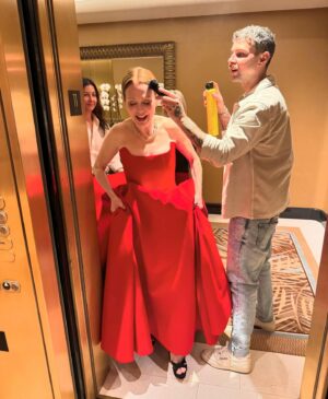 Julianne Moore Instagram - Last night at the @goldenglobes ❤️ 
@maydecemberfilm @netflixfilm 
I really love this dress! 
Thank you @matthieu_blazy #bottegaveneta 
@cartier 
@kateyoung @mookievibes @carolinedejean @nataliegilhool 
@halleybrisker @elaineoffers @fabricioormonde @tracy_clemens you guys are the best- thank you for a great day. 💋