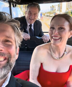 Julianne Moore Instagram - Last night at the @goldenglobes ❤️ 
@maydecemberfilm @netflixfilm 
I really love this dress! 
Thank you @matthieu_blazy #bottegaveneta 
@cartier 
@kateyoung @mookievibes @carolinedejean @nataliegilhool 
@halleybrisker @elaineoffers @fabricioormonde @tracy_clemens you guys are the best- thank you for a great day. 💋