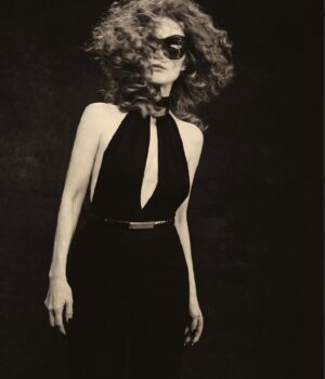 Julianne Moore Instagram - Thank you to @thecut for putting me on the cover of your epic spring fashion issue. And thank you to @nadialeecohen for these gorgeous pictures and @jazzloon for the wonderful story. You guys are awesome. 
I ❤️NY 

Photography by @nadialeecohen
Styling by @jessswill 
Written by @jazzloon
Photo Assistants:@davidlopezosuna and @soriano_gustavo_
Digital Operator: @brooksdigi
Styling Assistants @antoninathestylist and @brandonmichaelg
Styling Intern: @icyaus

Tailor: Susie Kourinian 
Hair: @marktownsend1
Makeup: @elaineoffers
Manicurist: @nailartbyqueenie
Set Design: @avavillafane
Set Lead: @the_real_misterminty
Set Dressers: @chinos_hat and @goshdarnitmax
Executive Producer: @carlota.rdv
Producers: @fabiencolas and @malcolmduncanyolo 
Production Manager: @andres.white
Runners:@paul_m_arroyo, @beachboyrich and @joshblock
The Cut, Editor-in-Chief @lrpeoples
The Cut, Photo Director  @nono_elle_
The Cut, Photo Editor @_maridelis
The Cut, Features Editor @helloitsmarisa
The Cut, Senior Social Media Editor @sash.fm
The Cut, Editorial Assistant @brookelamantia