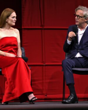 Julianne Moore Instagram - More photos from last night - I love these people and loved making @maydecemberfilm - now playing in select theaters and on #netflix Dec 1. 

💄 @elaineoffers
💇‍♀️ @marcusrfrancis
👗 @kateyoung @nataliegilhool @carolinedejean @prada @cartier
💅 @tombachik
💆‍♀️ @fabricioormonde
@maydecemberfilm @netflix
