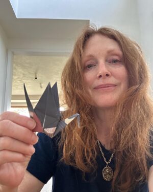 Julianne Moore Instagram - People across the world are sharing paper cranes to honor the victims of the August atomic bombings of Hiroshima and Nagasaki. Let’s build a future that is free of the threat of nuclear weapons.

CranesForOurFuture.org #cranesforourfuture