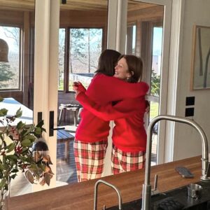 Julianne Moore Instagram - Christmas 2023. Sending love and light to you all.