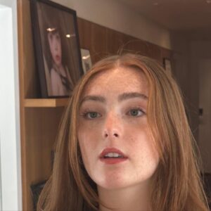 Julianne Moore Instagram - Little late for #nationaldaughtersday but never not thinking of her. Love you @livfreundlich (look at your little self in the photo behind you)
❤️❤️❤️