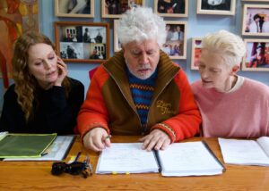 Julianne Moore Instagram - What a dream to be with these 2 - I feel so lucky! Starting work on #TheRoomNextDoor with the maestro #pedroalmodóvar and the magnificent #tildaswinton 
@eldeseo_