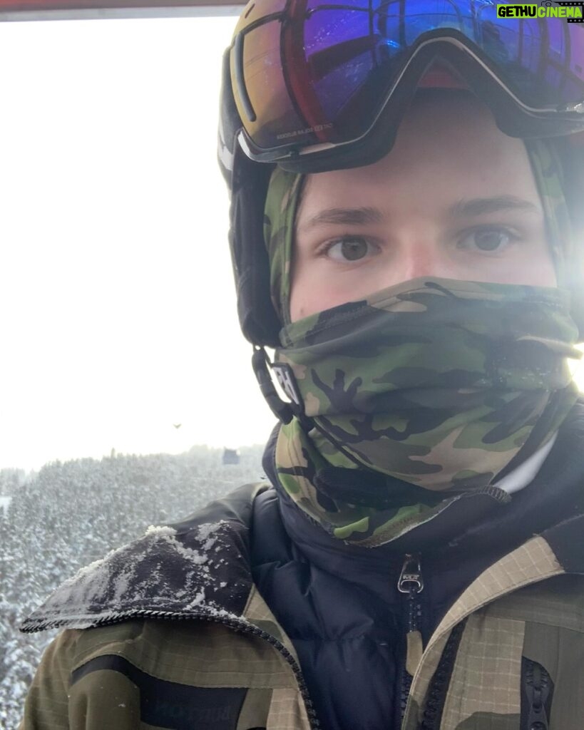 Julie Bowen Instagram - Sorry about the incognito ski looks, but it’s the only way to post a happy birthday to my oldest son when he forbids me to show his face. I love you so much, Oliver. Thanks for being a great son and ski buddy. And thanks for absorbing all my parenting errors like a champ. The first one is always closest to the bomb blast, but you’re also the one who made me a mom. Thank you for all the lessons we’ve failed to learn together. (And thanks for those big wins, too). You were born 5 minutes ago…❤️❤️❤️