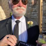 Julie Bowen Instagram - The wedding was spectacular, but @voguemagazine missed a few teensy details: Jesse’s “clergy” badge, the back of Ed Hyland’s amazing tie, and my eternal date @curlefreye. Oh! And the party bus. The party bus was 💣 #sarahandwellswedding