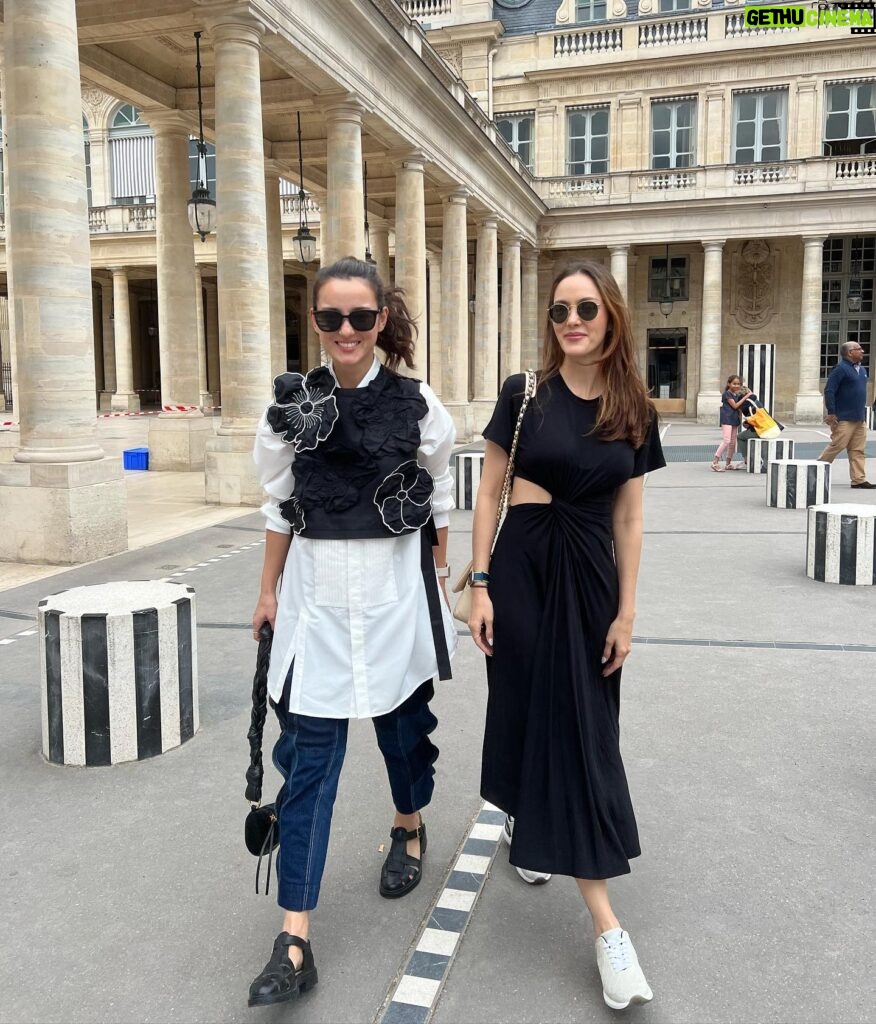 Julie Estelle Instagram - Cloudy but happy🇫🇷