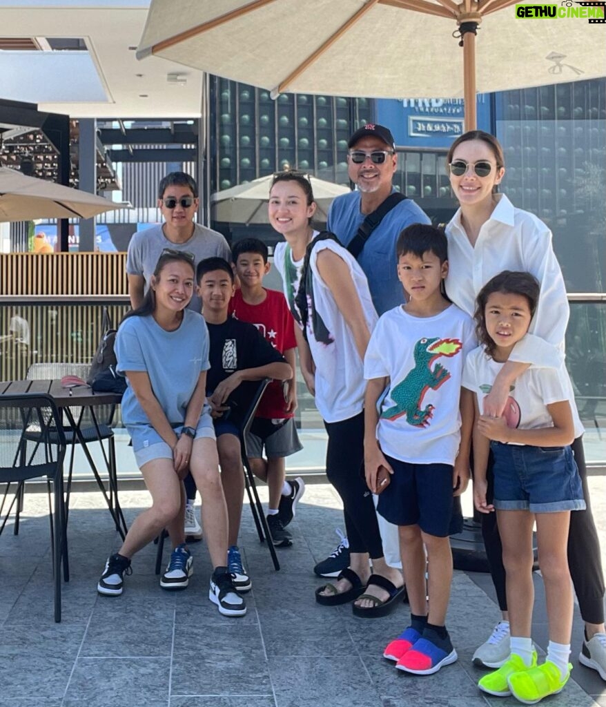 Julie Estelle Instagram - LA days with them❤️