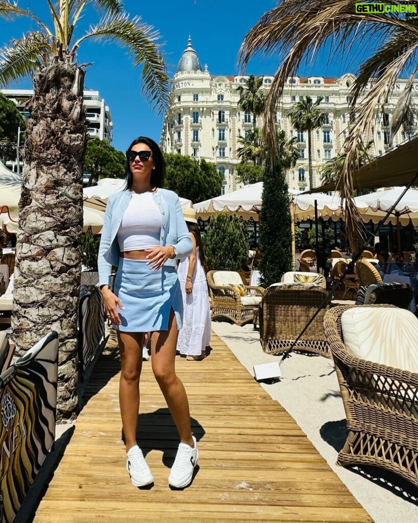 Julie Ricci Instagram - Sous le soleil de #cannes ☀️