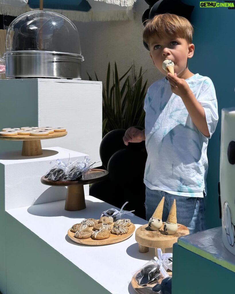 Julie Ricci Instagram - Qui veut une glace 🍨🍦🧊 😋