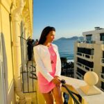 Julie Ricci Instagram - Toujours en rose c’est ma couleur du moment 🎀 Belle soirée à tous 💋