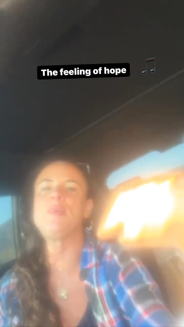 Juliette Lewis Instagram - Generate your own positive feelings. The outside world is not gonna give it unless you do. Yes Music is a conduit. 🙌⚡️🙏❤️ #hope #joy #love #peace