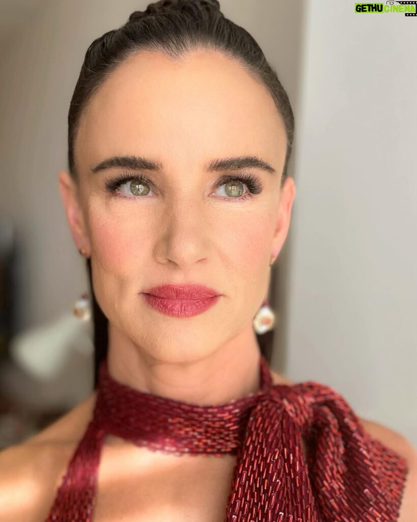 Juliette Lewis Instagram - #Emmys We did it! Thank you @televisionacad truly, was an honor being nominated. Until the next time… 😉 Pit crew: @rachelgoodwinmakeup @paulnortonhair @doradosbytony 💋 Style: @daniandemmastyle Dress: @moschino Shoes: @louboitinworld Earrings: Hanut @hanut101 Rings/Bracelet: @monicavinader Bag: @tylerellisofficial