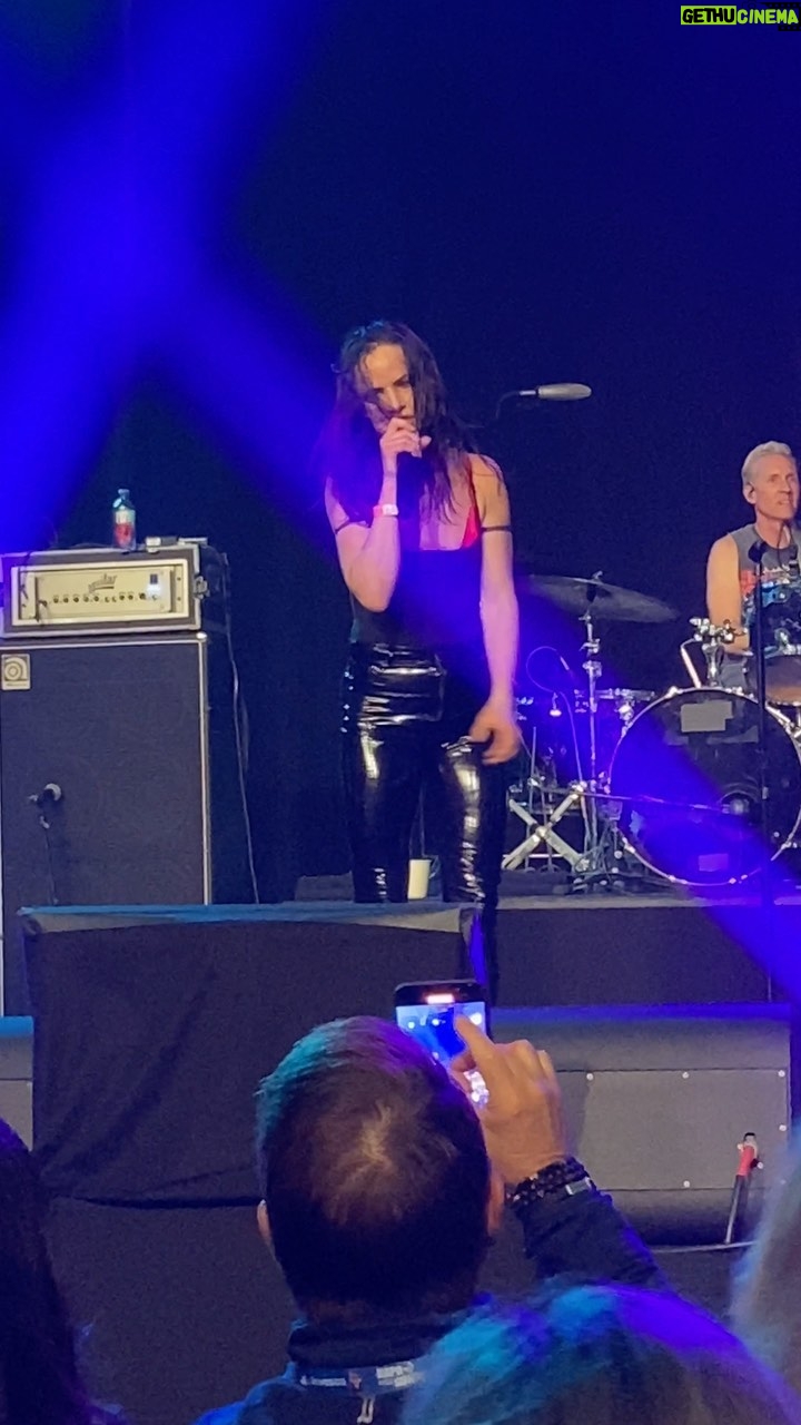 Juliette Lewis Instagram - 1 week ago: Got to perform with these great ones @royalmachines (who are fun to hire for private events FYI) I almost forgot I knew how to rocknroll! Too long! Plz enjoy a lil #proudmary @gilbygtr @chrischaneybass @joshfreese @billymorrisonofficial @donovan33 @therealmarkmcgrath @derekdaymusic ⚡️🫶