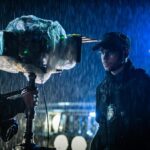 Julio Peña Instagram - Hoy se ha estrenado BERLÍN en Netflix. Ha sido un viaje trepidante, lleno de emociones y adrenalina, de amor y trabajo. Me siento muy afortunado de haber podido trabajar con un equipo tan lleno de talento, y con una pasión tan grande por lo que hacen. La cantidad de gente que hay detrás de estos 8 capítulos es una absoluta locura… cada segundo es oro puro, así que prestad atención 😉❤️‍🔥 Espero que disfrutéis de Roi tanto como yo lo he hecho, que aporte algo nuevo e interesante a esta historia ya mítica que hoy se expande. Trabajar al lado de esta banda maravillosa ha sido un jodido regalo❤️‍🔥 Ahora solo queda que vosotros, la gente por la que estamos aquí, disfrutéis de estos meses llenos de trabajo comprimidos en 8 capítulos… Espero que así sea, y que “BERLÍN” sea un digno sucesor/predecesor❤️‍🔥 Buen viaje✨ #berlinnetflix