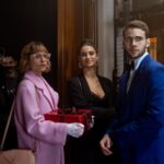 Julio Peña Instagram - Hoy se ha estrenado BERLÍN en Netflix. Ha sido un viaje trepidante, lleno de emociones y adrenalina, de amor y trabajo. Me siento muy afortunado de haber podido trabajar con un equipo tan lleno de talento, y con una pasión tan grande por lo que hacen. La cantidad de gente que hay detrás de estos 8 capítulos es una absoluta locura… cada segundo es oro puro, así que prestad atención 😉❤️‍🔥 Espero que disfrutéis de Roi tanto como yo lo he hecho, que aporte algo nuevo e interesante a esta historia ya mítica que hoy se expande. Trabajar al lado de esta banda maravillosa ha sido un jodido regalo❤️‍🔥 Ahora solo queda que vosotros, la gente por la que estamos aquí, disfrutéis de estos meses llenos de trabajo comprimidos en 8 capítulos… Espero que así sea, y que “BERLÍN” sea un digno sucesor/predecesor❤️‍🔥 Buen viaje✨ #berlinnetflix