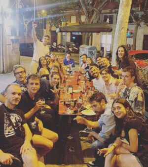 Julio Peña Instagram - A través del mar🌊
Ya en Netflix:)
Que equipo lleno de gente bonica❤️‍🔥
Espero que disfrutéis de la peli…  aún con todo lo que pasa…
He disfrutado TANTO de interpretar a Ares…  me ha enseñado muchas cosas, y ha sido un reto maravilloso❤️‍🔥
Nos vemos pronto atravesando otras cosas💜✨
Gracias a toda la gente que ve y aprecia nuestro trabajo:) sois increíbles❤️‍🔥