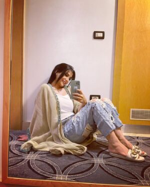 Jumana Karim Instagram - وكسبنا عمر جديد
ويوم جديد
ونجاح جديد

كسبنا ناس ومواقف وخبره ودروس جديده

الحمد لله يارب على كل نعمك وعطاياك 
الشكر لرب العالمين 🎂🕯✌🏻