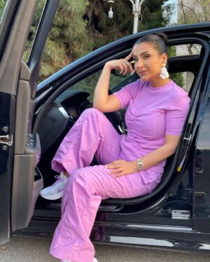 Jumana Karim Instagram - شو صايره يجذبني اللون الوردي من فتره تجي عيني ع كلشي وردي وداشتري كلشي وردي عندكم تفسير للحاله لو صدفه ؟ 💓🤍#جمانه_كريم