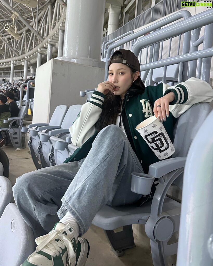 Jung Lea Instagram - 이쁜 모자쓰고 너무나 멋진 경기를 보고온 어느날..😁💛 정리아 신난거 보이시죠 LEAMONS~🍋