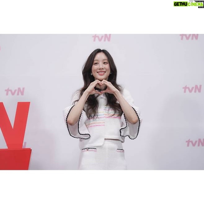 Jung Ryeo-won Instagram - . tvn 졸업 5/11일 9:20pm 많이 사랑해주세요. 오늘 멋진 사진들 너무 감사합니다❤️