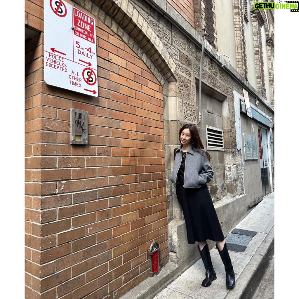 Jung Ryeo-won Instagram - . another-☝️ . memories from oz. . #광고 #RAIVE