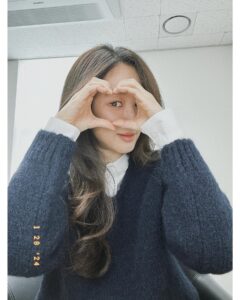 Jung Ryeo-won Instagram - tvn “졸업” 을 졸업했습니다. 과분한 사랑만 받다가 갑니다. 감사합니다. . 사랑합니다.