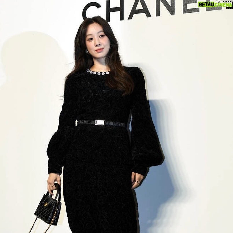 Jung Ryeo-won Instagram - .🖤 CHANEL & FRIEZE 🖤