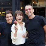 Juri Ueno Instagram - イタリア🇮🇹出身の店主の お店「Giapo」のICE CREAM。 金粉トッピングやチョココーンなど 種類も豊富で、 ランチ後の時間帯は列をなしてました！😄 ニュージーランドといえば 「Hokey Pokey(ホーキーポーキー)」 というアイスが有名。 やっぱりこちらにもありました✨ #ホーキーポーキー 留学生なら、知ってるかな？😆 アイス片手にウインドウショッピングなど 楽しいひとときを 過ごしました😌✨ @madamefigarojapon 📚📷 @giapokitchen 🍨🍦 gipao.com @purenewzealand 🇳🇿✨🦩 #auckland