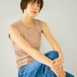 Juri Ueno Instagram - @beigecomma @tuikauri_official @_juri_art_ st シルクフライスのTシャツもあります🌴 ライム色は、 オーガニックスビンコットンTシャツも🍋☀️ オンワードのオンラインショップで、チェックしてみて下さいね❣️ insta live 2/15.20:00- 👋🍃 makeup @seeeke0810 photos makeup @sadaito hairstylist @shotaro.ao