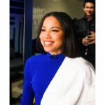 Jurnee Smollett Instagram - 💙Royal Blue for Lou. 💙 📸 @artbyalyx Styling @mandelkorn Hair @nikkinelms Makeup @hungvanngo Fit, Shoes @alexandrevauthier Glasses @vogueeyewear Bag @byfar_official Jewelry @_katkim @walters_faith @effyjewelry @rachelkatzjewelry