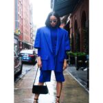 Jurnee Smollett Instagram - 💙Royal Blue for Lou. 💙 📸 @artbyalyx Styling @mandelkorn Hair @nikkinelms Makeup @hungvanngo Fit, Shoes @alexandrevauthier Glasses @vogueeyewear Bag @byfar_official Jewelry @_katkim @walters_faith @effyjewelry @rachelkatzjewelry