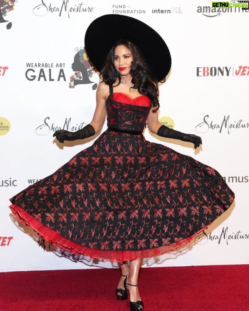 Jurnee Smollett Instagram - #tbt to the fabulous WACO Wearable Art Gala hosted by the glorious @mstinalawson and Mr. Richard Lawson. Thank you for creating a space to celebrate black excellence Ms. Tina! Can’t wait for next year! 📸 @jerrittclark @gettyentertainment