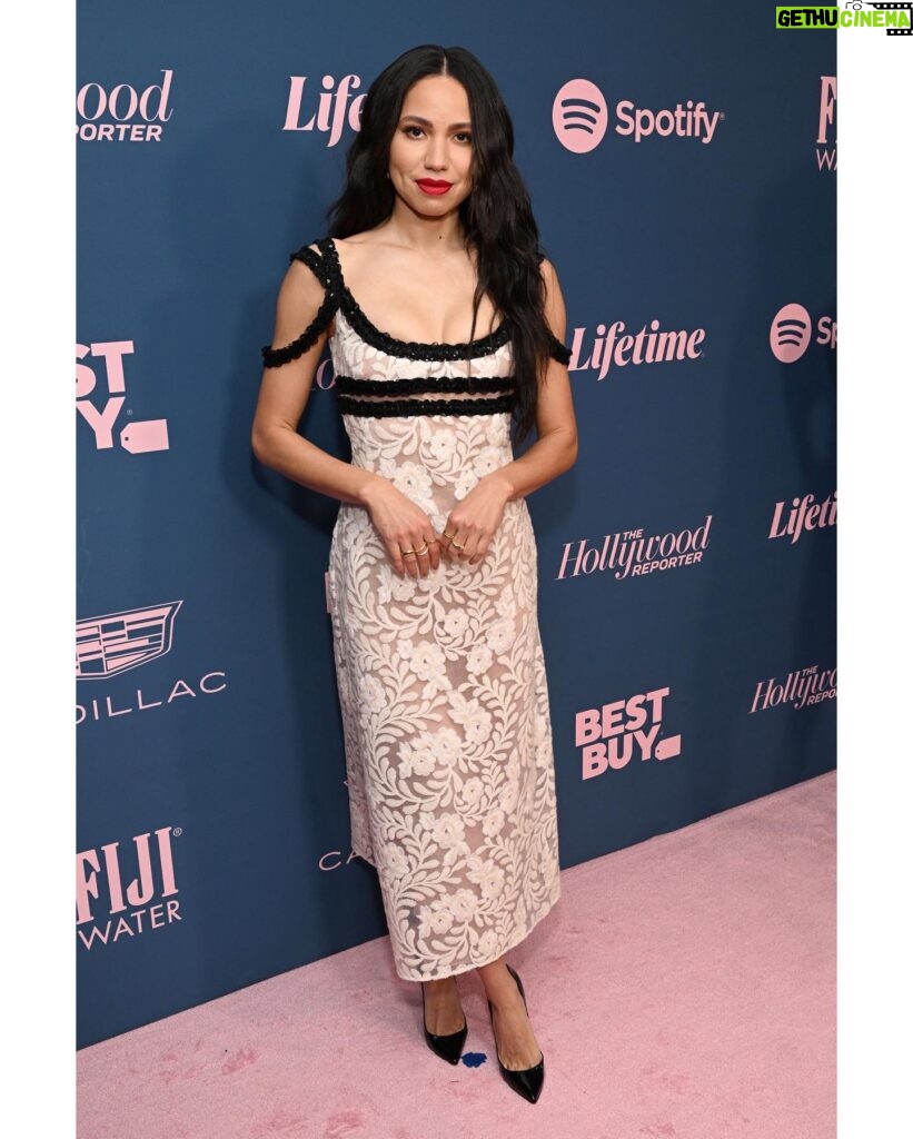 Jurnee Smollett Instagram - ✨ #womeninentertainment✨ Thanks to the @hollywoodreporter and Women In Entertainment for this inspiring event. I left with a heart so full. 🖤🖤 Styling @mandelkorn Dress @giambattistavalliparis Shoes @louboutinworld Jewlery @montserrat_ny @alzainjewellery Makeup @jorge__monroy Hair @hairinel 📸 (Photo by Michael Kovac/The Hollywood Reporter via Getty Images) @gettyimages