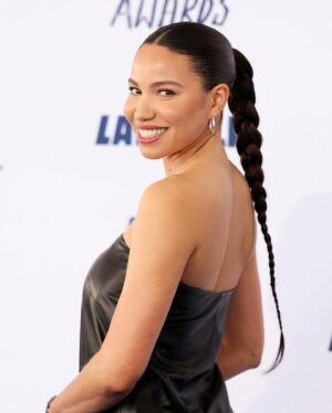 Jurnee Smollett Instagram - A wise man once said to me, man gives awards, God gives rewards. Such an honor to attend the spirit awards in support of our film WE GROWN NOW, which was nominated for best picture, best cinematography and best editing. Being a part of the cast and producing team was such a rewarding experience. Food for my soul. Can’t wait for you to see it. #WEGROWNNOW

📸 @Chelsealaurenla