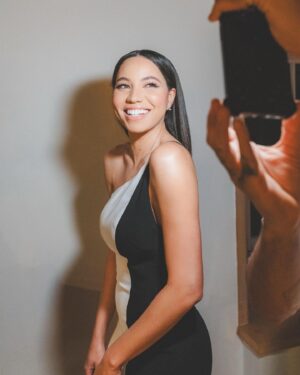 Jurnee Smollett Instagram - 🙃

📸 @iziapluscamera