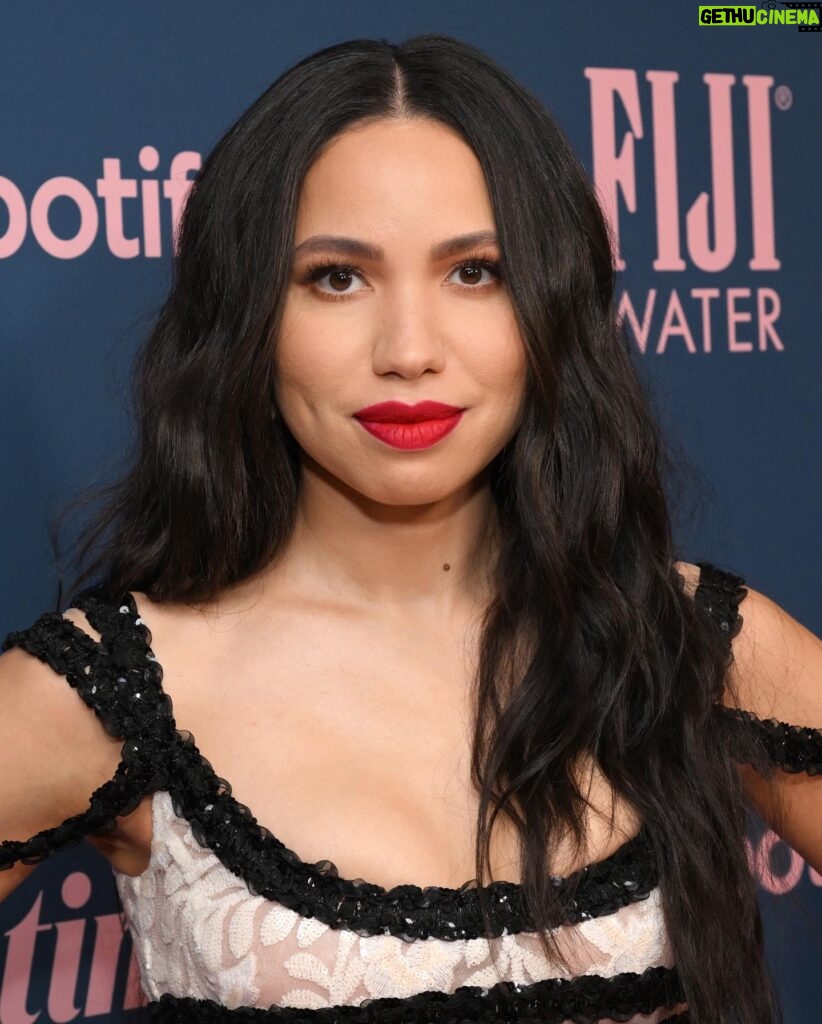 Jurnee Smollett Instagram - ✨ #womeninentertainment✨ Thanks to the @hollywoodreporter and Women In Entertainment for this inspiring event. I left with a heart so full. 🖤🖤 Styling @mandelkorn Dress @giambattistavalliparis Shoes @louboutinworld Jewlery @montserrat_ny @alzainjewellery Makeup @jorge__monroy Hair @hairinel 📸 (Photo by Michael Kovac/The Hollywood Reporter via Getty Images) @gettyimages