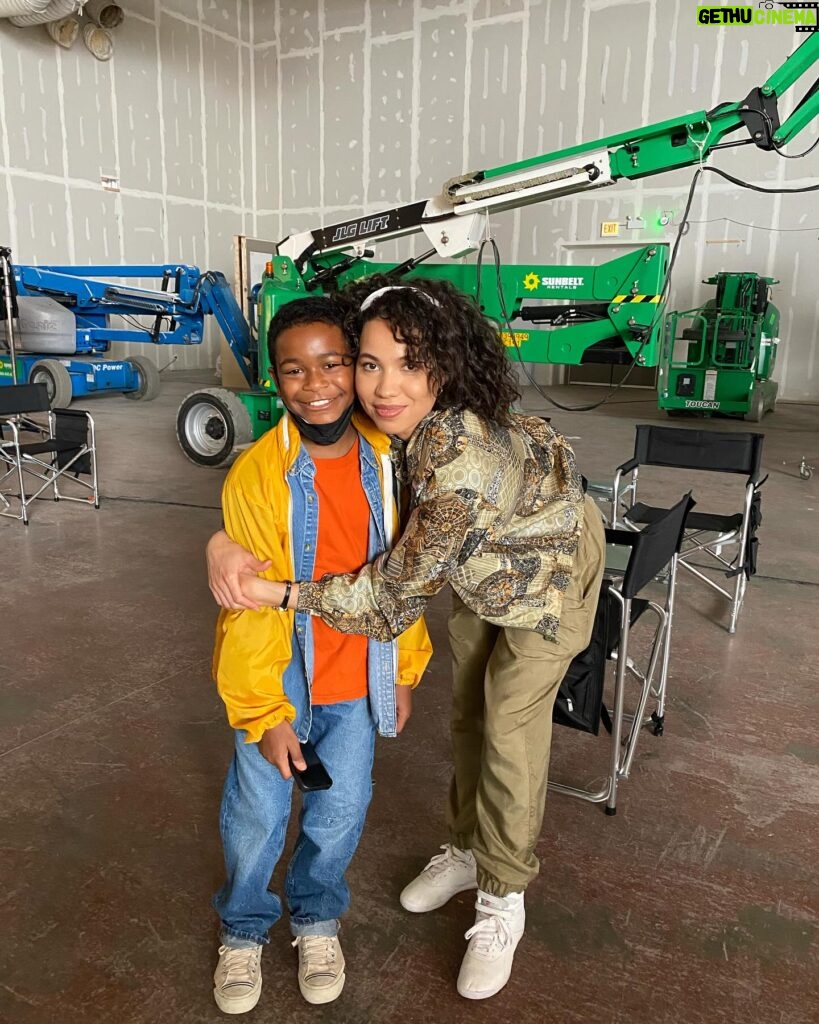 Jurnee Smollett Instagram - There’s nothing more fulfilling than birthing something into the world. Playing this young man’s on-screen mom, Dolores, in We Grown Now was food for my soul. @blakecameronjames and @gian_knight4ever are two gifted young actors with the ability to break your heart on screen. I’m just blown away by their ability to be so honest and authentic. It’s a bit of full circle moment for me; for, art is cathartic. I loved playing Dolores. As a mom in real life to a little black boy, I can relate to the struggles of raising our boys in this world. Wanting to protect their black boy joy, their light, innocence, curiosity, imagination… wanting to preserve their essence, their strength…not wanting to break their spirit…or worse make them so obedient that you dim their natural leadership qualities. But also knowing you are raising black boy, a black body in America. It’s something that keeps me up at night. I know I sit at a place of privilege, one that so many moms like Dolores don’t. And yet, we see everyday, regardless of socioeconomic status, our men have targets on their backs. So what happens when you’re raising a dreamer? How does one protect their dreams and not be afraid to fly? What I love so much about our film is that it’s told through the eyes of two little black boys . It’s a coming of age story, about the friendship of these two little boys growing up in Cabrini Green. Thank you @minhal.pdf for asking me to be part of the producing team and the amazing cast. You are creating responsible and essential storytelling. Go see #WeGrownNow in theaters now in LA, Chicago and New York. Nationwide April 26th.