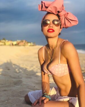 Jurnee Smollett Instagram - ☀️Warmer days☀️