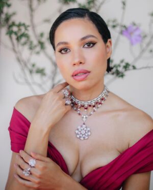 Jurnee Smollett Instagram - Throwing it back to the time, we got dressed up just attend the SAG awards from our homes lol…this dreamy dress was one of my favorite looks @zuhairmuradofficial @mandelkorn. Congrats to all the nominees tonight. I’ll be watching with my sweats on lol 😝 

Cc @nikkinelms I miss my short hair 👀

📸 @thesupermaniak