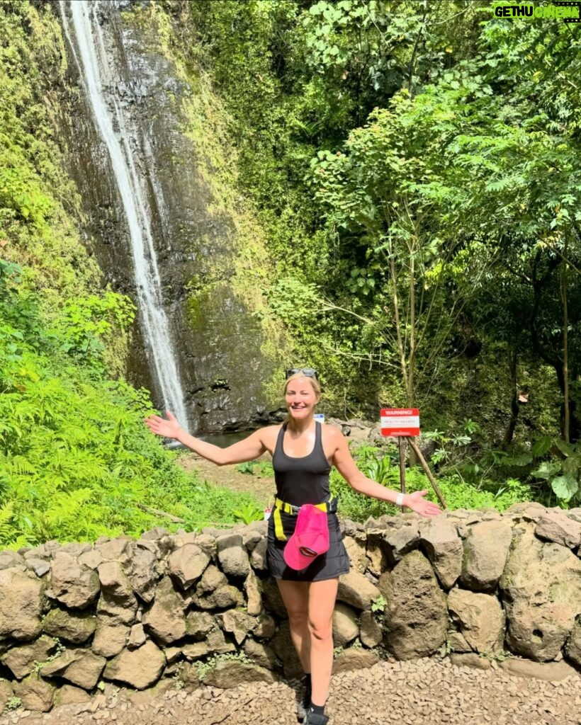 Justine Ezarik Instagram - That’s a wrap on Hawaii bday 🤗 had the best time getting advanced open water certified, wrecking my body with excessive jiu jitsu, eating so much good food and making new friends! 💕 Thanks to everyone who made it so special!