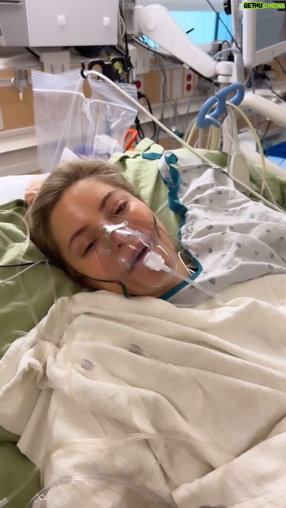 Justine Ezarik Instagram - 2 YEARS AGO! This is an old post and a fresh reminder to all that blood clots are no joke and to listen to your body if you think something is wrong — GET HELP! I was fresh outta the OR, in the the ICU, super loopy.. trying to see if my doctor would do the second procedure 12 hours early for a lil bit of ETH 😂😂 Crypto and clots, a time capsule of April 2022. Thanks again to my sis @jennaezarik who hardly left my side for days except to get food and take a lil nap 🙏🏻